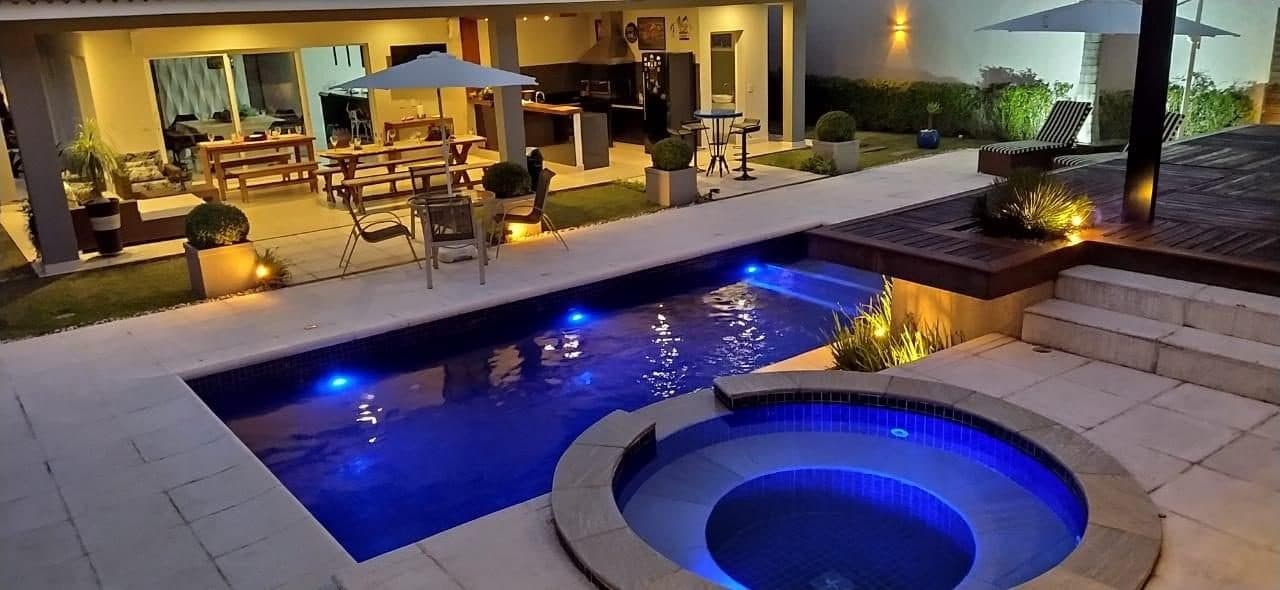 Casa em condomínio com 4 quartos para alugar em Jundiaí Mirim — foto 1